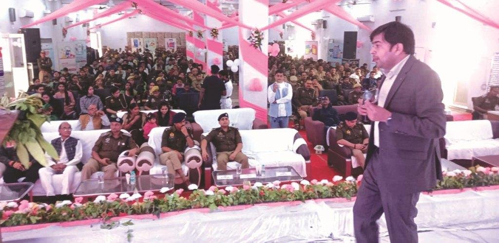 पुलिस लाइन में साइबर जागरूकता पर आयोजन