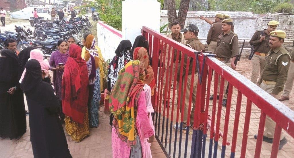 जिला कारागार में पत्नी की दहेज हत्यारोपी पति ने फांसी लगाकर दी जान जिला कारागार में पत्नी की दहेज हत्यारोपी पति ने फांसी लगाकर दी जान