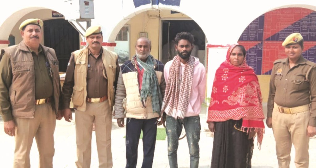 दहेज हत्या मामले में वांछित तीन आरोपी गिरफ्तार दहेज हत्या मामले में वांछित तीन आरोपी गिरफ्तार