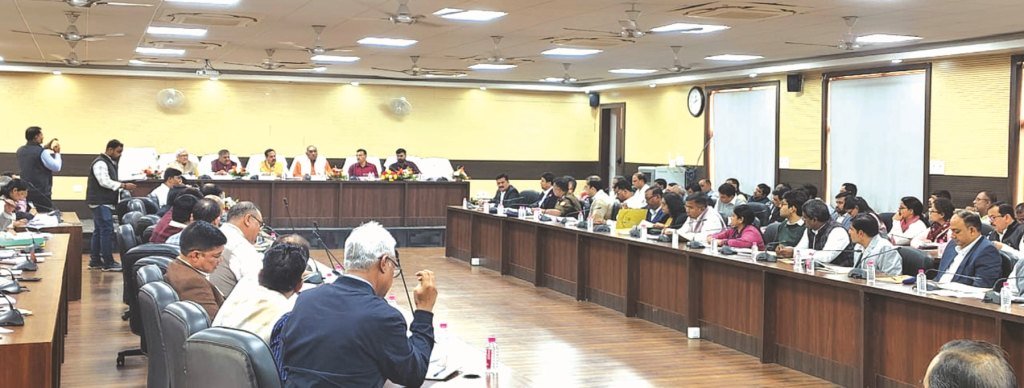 वाराणसी में पुनरीक्षण समिति की बैठक संपन्न