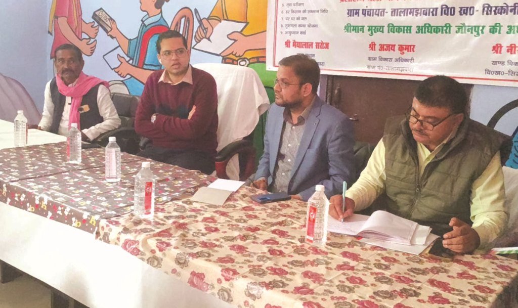 चौपाल लगाकर सीडीओ ने सुनी समस्याया