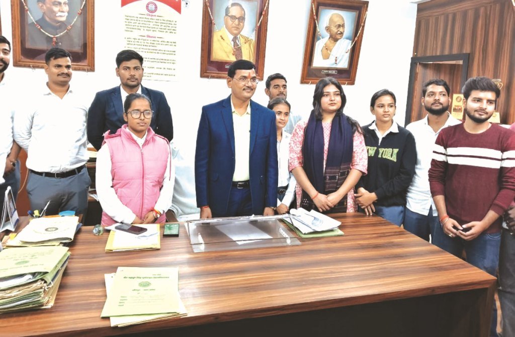 समस्याओं के निराकरण न होने पर राज्यपाल से शिकायत की चेतावनी समस्याओं के निराकरण न होने पर राज्यपाल से शिकायत की चेतावनी
