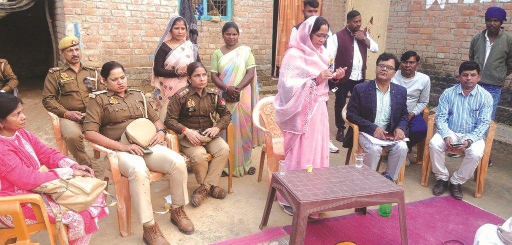 महिला आयोग की सदस्य ने सुनी समस्याएं : गीता बिन्द