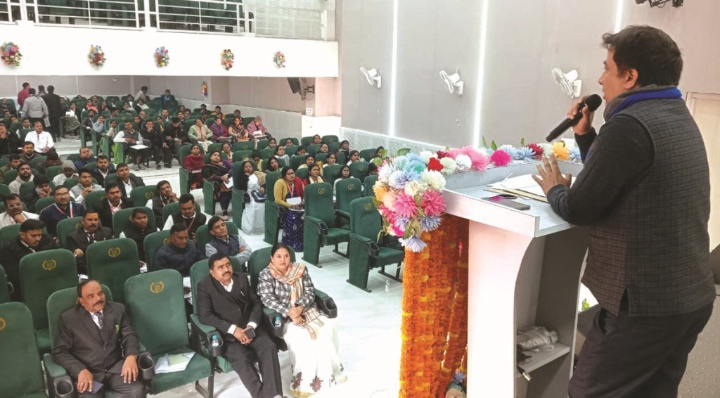 पराविधिक स्वयंसेवक विधिक सहायता की रीढ़ : जिला जज