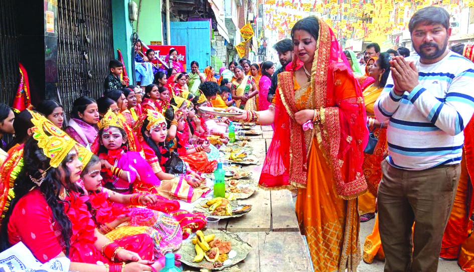jaunpur-nav-kanya-poojan.jpg जौनपुर में नव कन्याओं का विधिवत पूजन और मां शीतला धाम में श्रद्धालुओं की भीड़