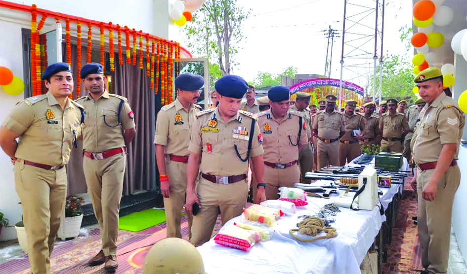 एडीजी वाराणसी जोन पीयूष मोर्डिया का जौनपुर पुलिस वार्षिक निरीक्षण