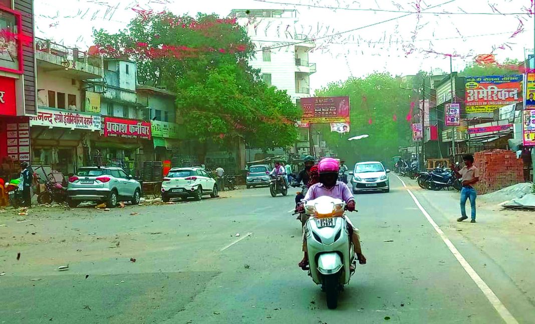 जौनपुर में धूलभरी आंधी और भीषण गर्मी का मौसम