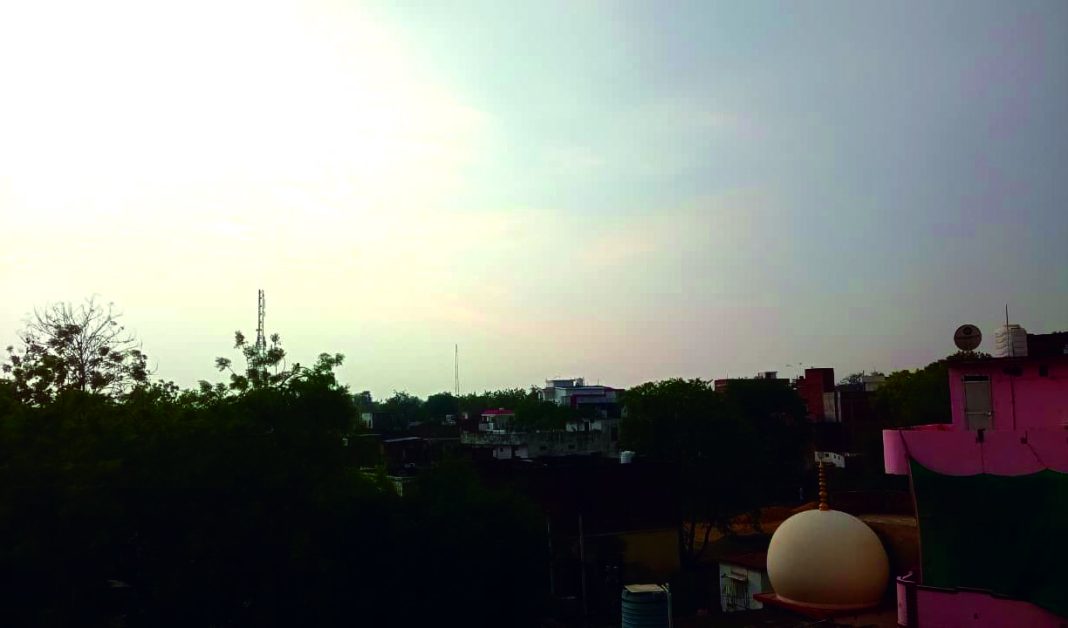 dark monsoon clouds Jaunpur weather update rain clouds