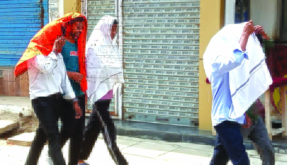 जौनपुर में 43 डिग्री तापमान और लू के थपेड़ों से सड़कें वीरान