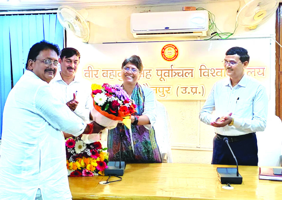 पूर्वांचल विश्वविद्यालय की कुलपति प्रो वंदना सिंह को पूर्वांचल माटी सम्मान मिलने पर अभिनंदन
