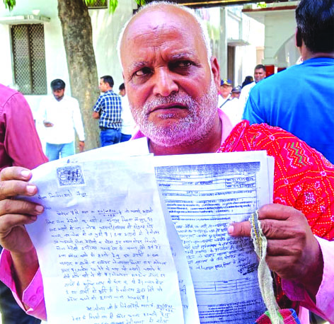 जौनपुर में लेखपाल पर रिश्वत और अभद्र व्यवहार का आरोप जौनपुर बदलापुर तहसील में लेखपाल पर रिश्वत मांगने और जातिसूचक गाली देने का आरोप