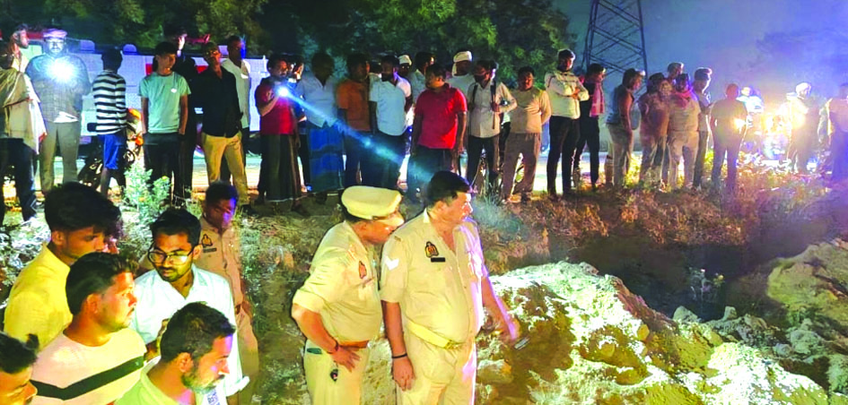 Jaunpur Kerakat Pipeline Accident केराकत में पाइपलाइन गड्ढे में मिट्टी धंसने से दो श्रमिकों की मौत