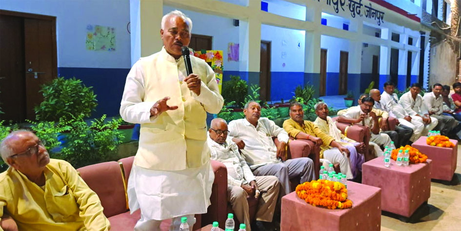 MLC Lalbihari Yadav addressing meeting in Jaunpur जौनपुर में सभा को संबोधित करते शिक्षक एमएलसी लालबिहारी यादव