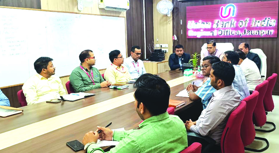 जौनपुर में PM सूर्य घर सोलर योजना को लेकर बैंक अधिकारियों की बैठक