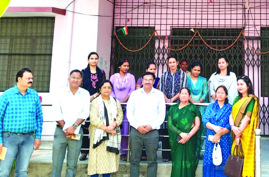 पूर्वांचल विश्वविद्यालय जौनपुर की टीम वाराणसी बालिका संरक्षण गृह के भ्रमण के दौरान