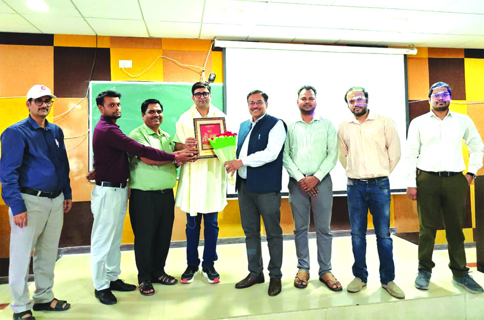 भौतिकी विभाग में ‘ब्लैक होल थर्मोडायनेमिक्स’ पर आमंत्रित व्याख्यान