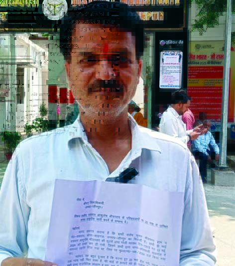 जौनपुर में पत्रकार आशुतोष श्रीवास्तव के परिवार द्वारा सुरक्षा की मांग