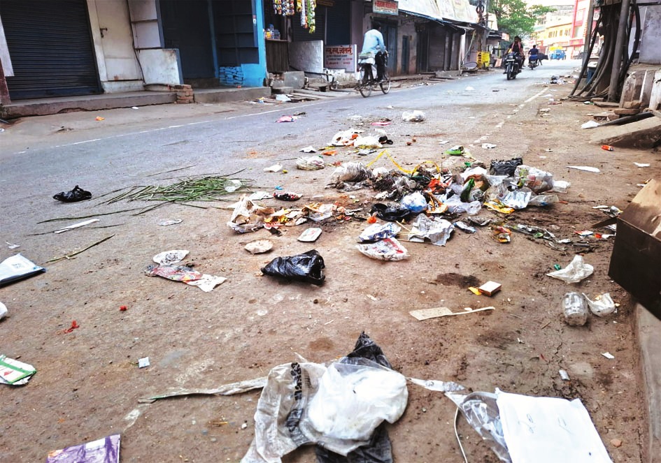 Line Bazar Jaunpur Drain Garbage Problem Line Bazar Jaunpur drain cleaning problem and garbage on road