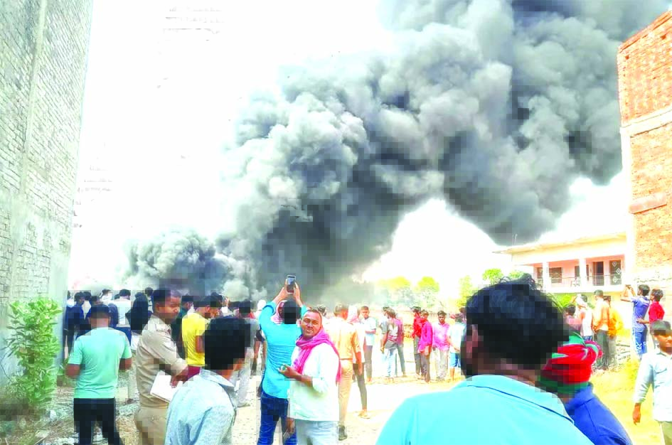 जौनपुर आग की खबर मियांचक बाजार में लगी भीषण आग