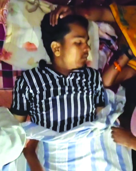 जौनपुर मछलीशहर रोड पर आंधी में गिरा नीम का पेड़ और हादसे का दृश्य