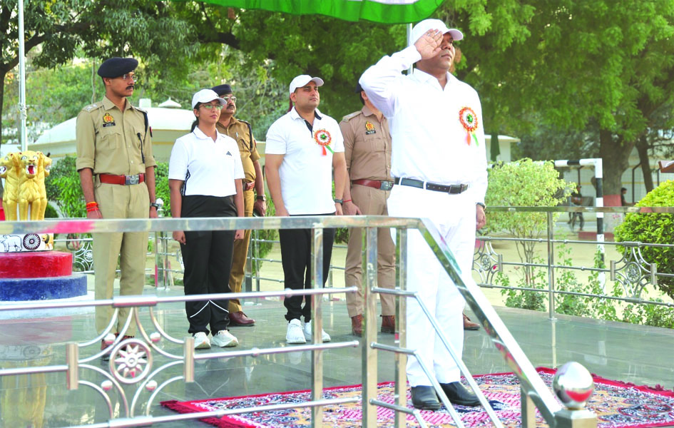 जौनपुर में RTC स्पोर्ट्स मीट 2026 के विजेताओं को सम्मानित करते अधिकारी