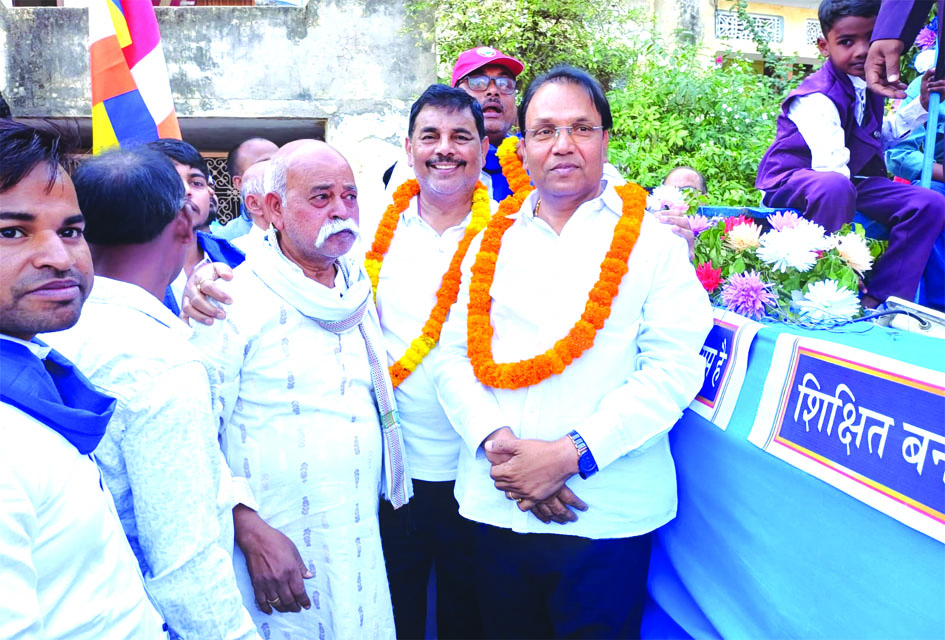 जौनपुर के मियांपुर में अंबेडकर जयंती पर भव्य शोभायात्रा में उमड़ा जनसैलाब