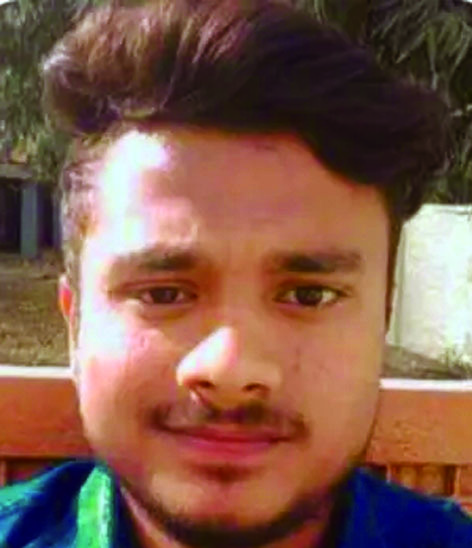 Jaunpur railway accident engineer death mobile phone