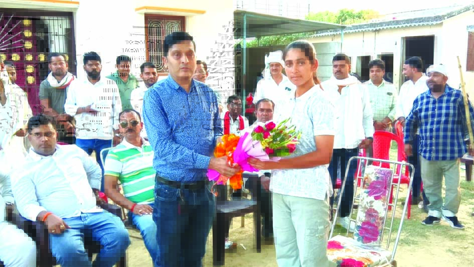 मुख्यमंत्री से सम्मानित आरक्षी नेहा यादव का कुसरना गांव में भव्य स्वागत