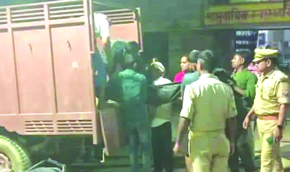 जौनपुर के केराकत क्षेत्र में आम के पेड़ से लटकता मिला युवक का शव