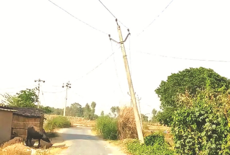 tilted electric pole danger in village jaunpur