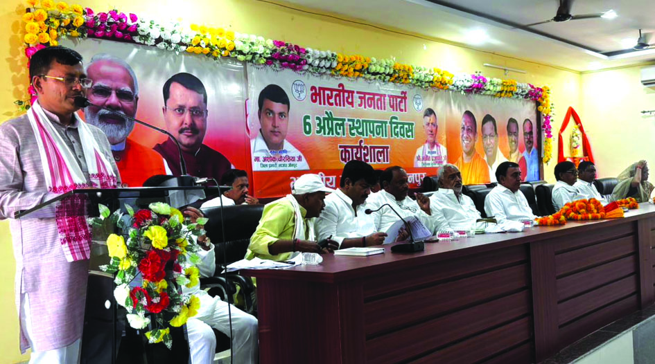 जौनपुर भाजपा जिला कार्यालय में स्थापना दिवस की तैयारी को लेकर कार्यशाला