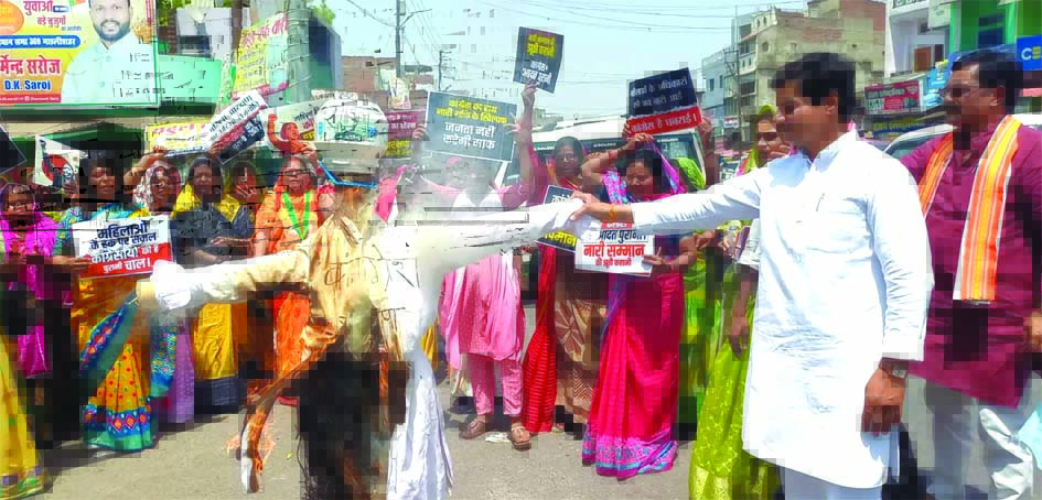 महिला सम्मेलन मछलीशहर सीमा द्विवेदी महिला अधिकार कार्यक्रम