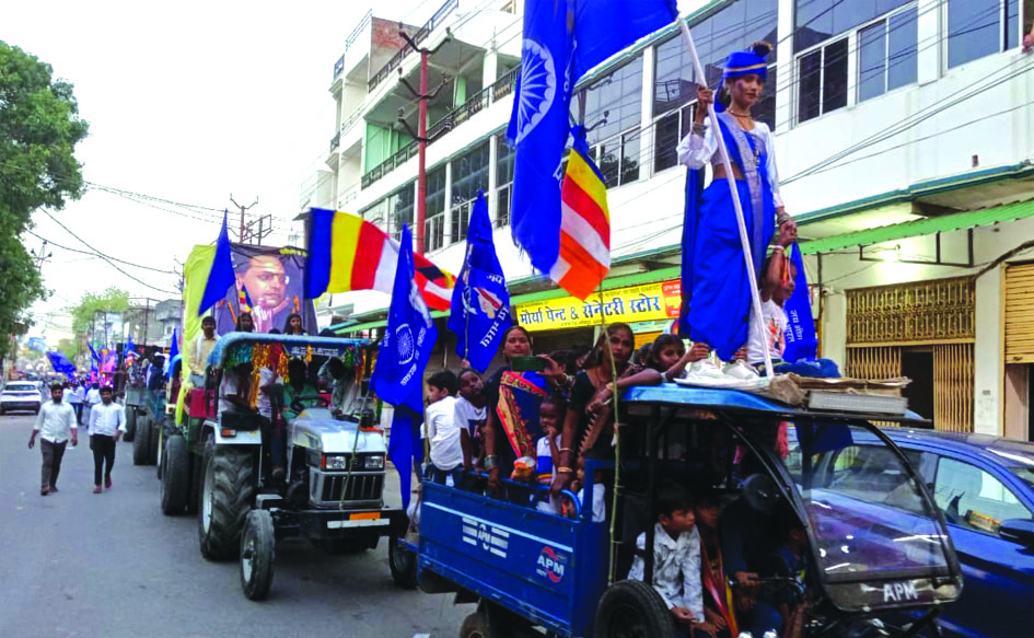 “जौनपुर में अंबेडकर जयंती पर निकला भव्य नीला जुलूस”