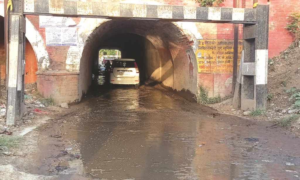 रसूलाबाद रेलवे अंडरपास जौनपुर में जलभराव की समस्या