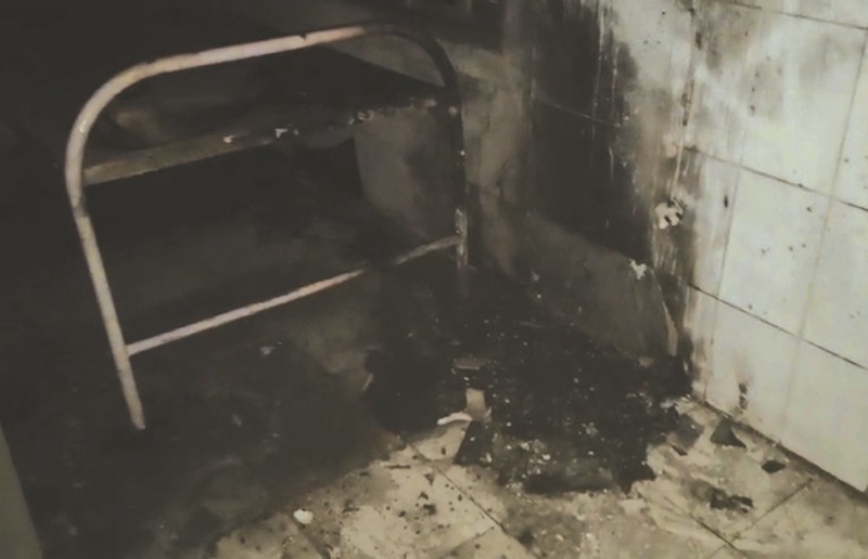 बदलापुर सीएचसी के महिला वार्ड में लगी आग का दृश्य