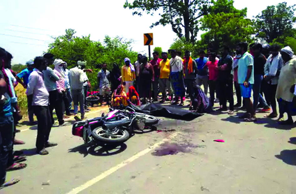 Jaunpur road accident youth death bike collision