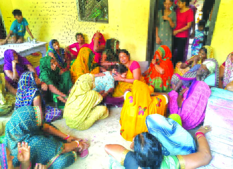 मुंगराबादशाहपुर में ट्रक और ऑटो की भीषण टक्कर का दृश्य