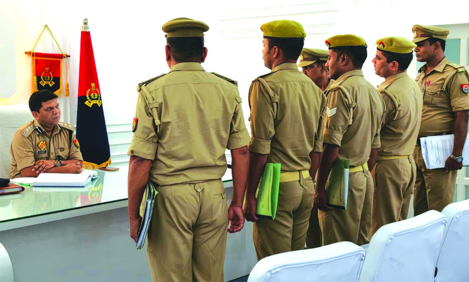 जौनपुर में एसएसपी द्वारा पुलिस कार्यालय का निरीक्षण