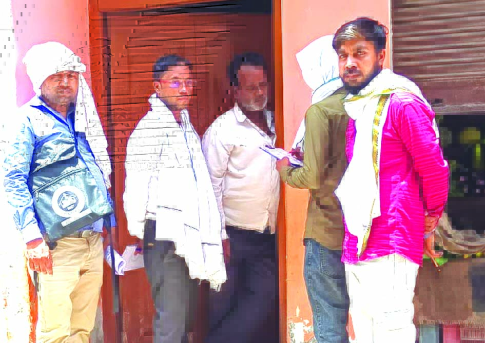 ताड़तला मोहल्ले में जनगणना सर्वेक्षण जनगणना टीम जौनपुर के ताड़तला मोहल्ले में घर-घर सर्वे करती हुई