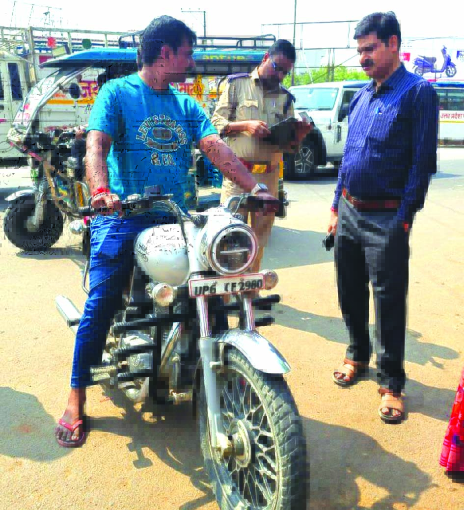 जौनपुर में मॉडिफाइड साइलेंसर के खिलाफ चेकिंग अभियान