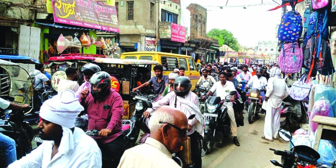 जौनपुर में भीषण ट्रैफिक जाम