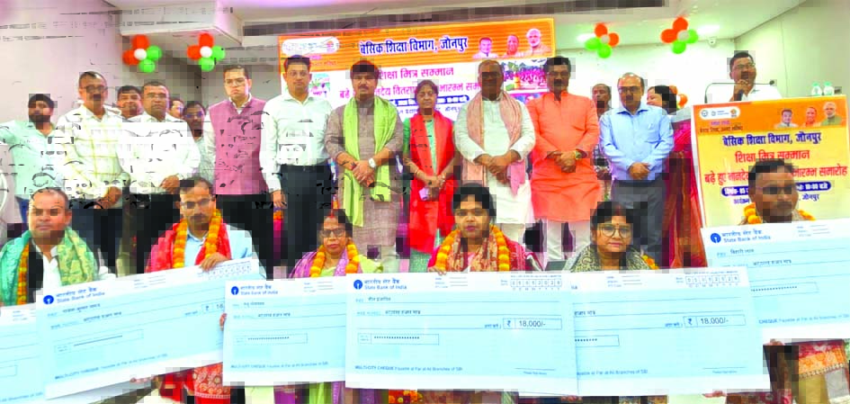 जौनपुर में शिक्षामित्र सम्मान समारोह