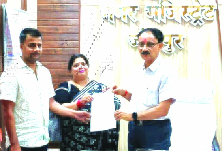Gayaspur Nonari School Demand Jaunpur गांव में स्कूल की मांग को लेकर ज्ञापन सौंपते ग्रामीण