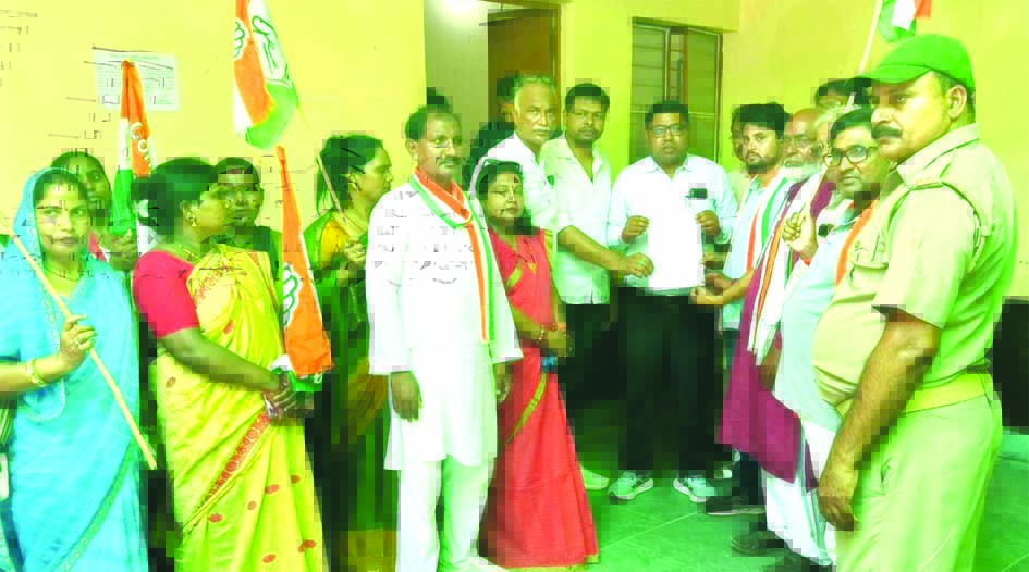 मछलीशहर में गैस सिलेंडर कालाबाजारी के विरोध में प्रदर्शन करते कांग्रेस कार्यकर्ता