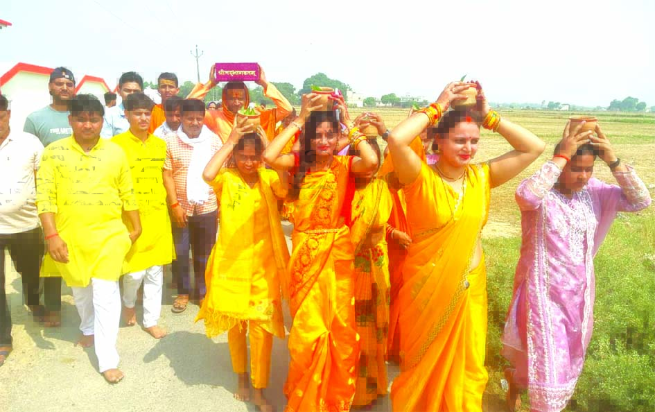 श्रीमद्भागवत कथा शुभारंभ के अवसर पर 108 कन्याओं की कलश यात्रा