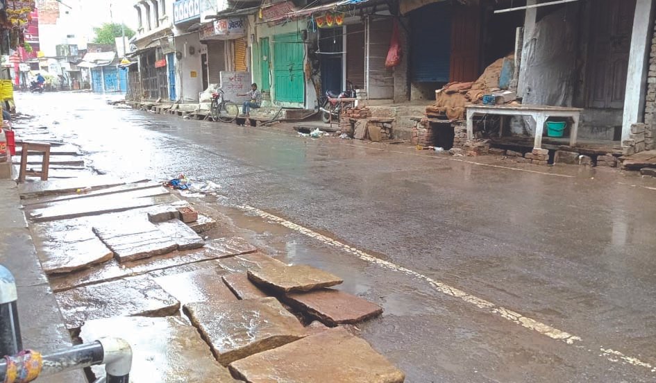 जौनपुर में उमस भरी गर्मी उमस और गर्मी से परेशान लोग जौनपुर में