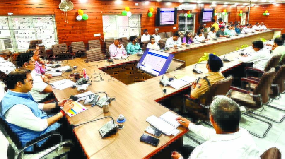 जौनपुर कलेक्ट्रेट सभागार में टीजीटी परीक्षा 2026 को लेकर आयोजित प्रशिक्षण बैठक