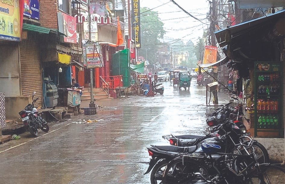 जौनपुर में मानसून की दस्तक जौनपुर में मानसून की बारिश के बाद हरियाली और सुहावना मौसम