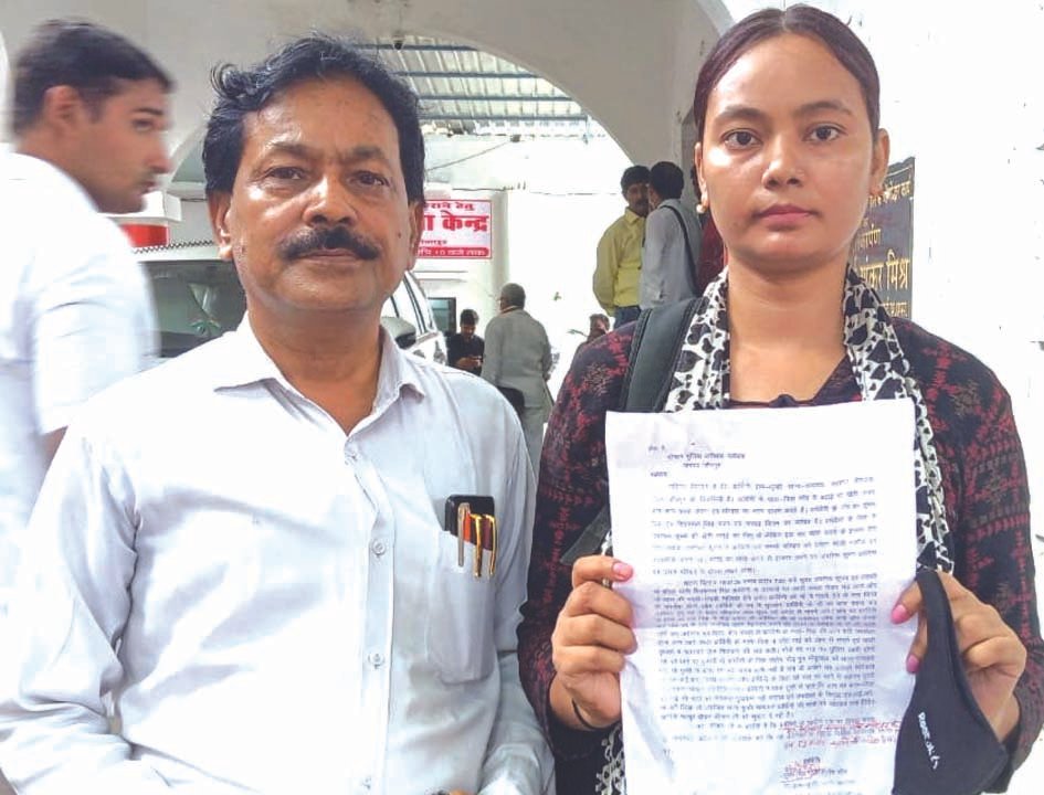 जौनपुर के मीरगंज में हाईकोर्ट से राहत के बाद घर गिराने और मारपीट का आरोप