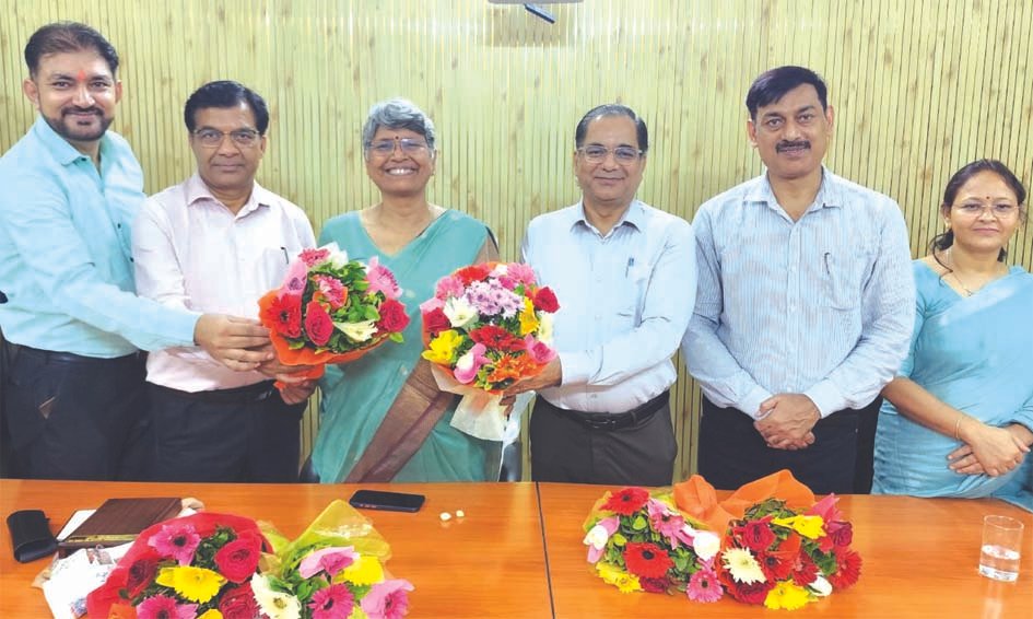 तीन वर्ष का कार्यकाल पूरा होने पर कुलपति प्रो. वंदना सिंह को दी भावभीनी विदाई तीन वर्ष का कार्यकाल पूरा होने पर कुलपति प्रो. वंदना सिंह को दी भावभीनी विदाई